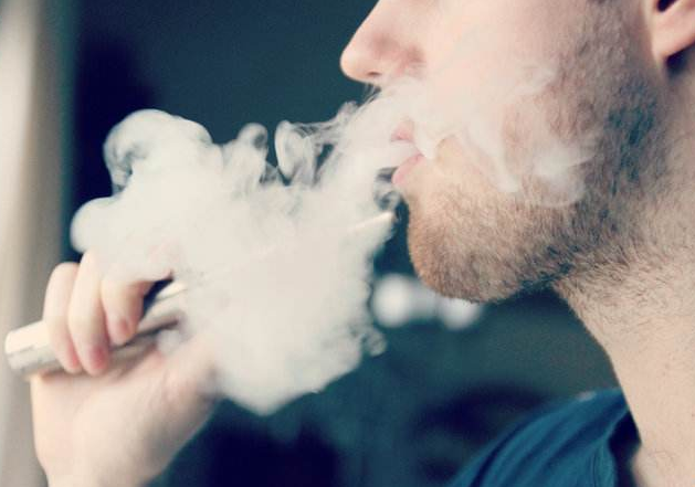 电子烟成潮流,比起香烟,它真的更好吗?