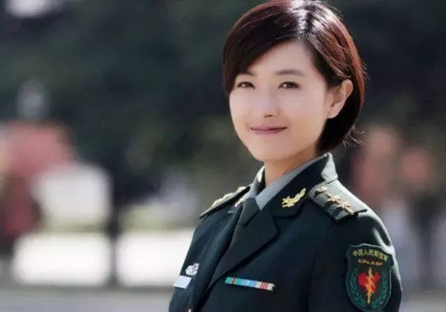 女明星的军装照惊艳众人,太迷人了,哪个更有军人气质?