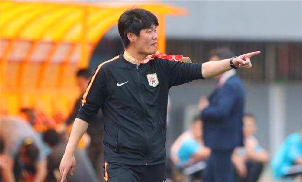 鲁能泰山主教练李霄鹏在中国足球圈的地位如何?