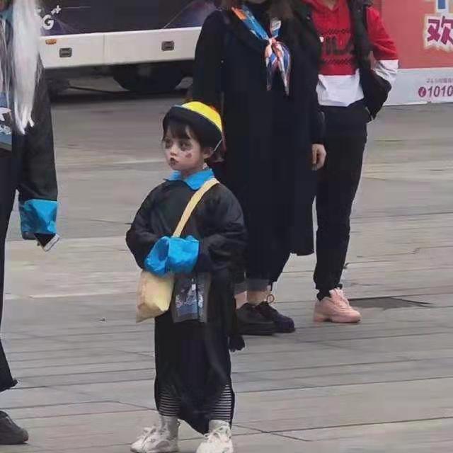 万圣节"小僵尸"走红,红脸蛋黑眼圈太萌,网友:又想骗我