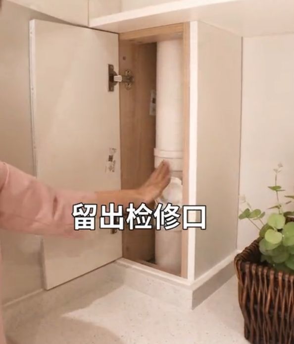 4,阳台的另一头,设计1㎡阳台柜,下水管用柜子包起来; 留出检修口