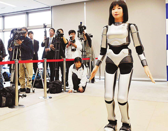日本女性机器人火了,剥开外衣和硅胶后,看到内部结构