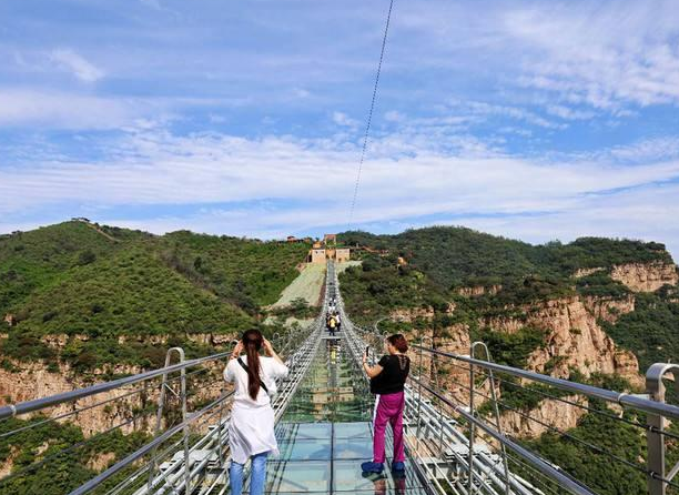 玻璃栈道,旅游景区,玻璃桥,网红,红崖谷景区
