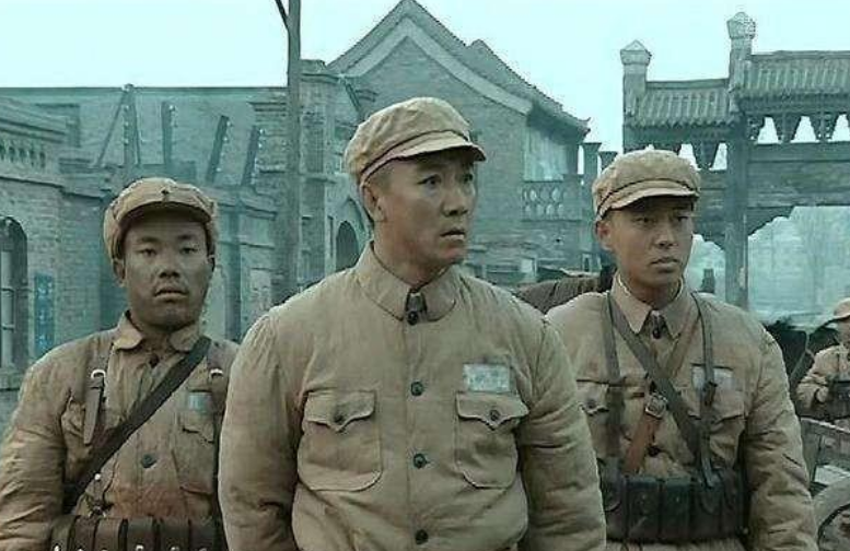 李云龙被授予少将军衔,为何战友程瞎子获得了中将军衔