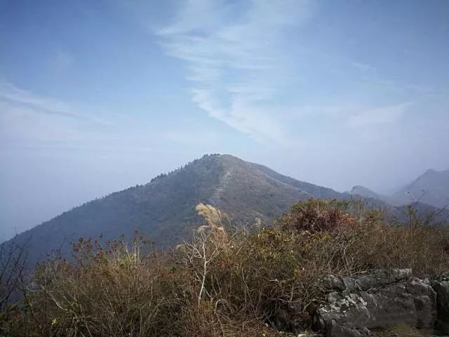 黄袍山,通城县,岩石