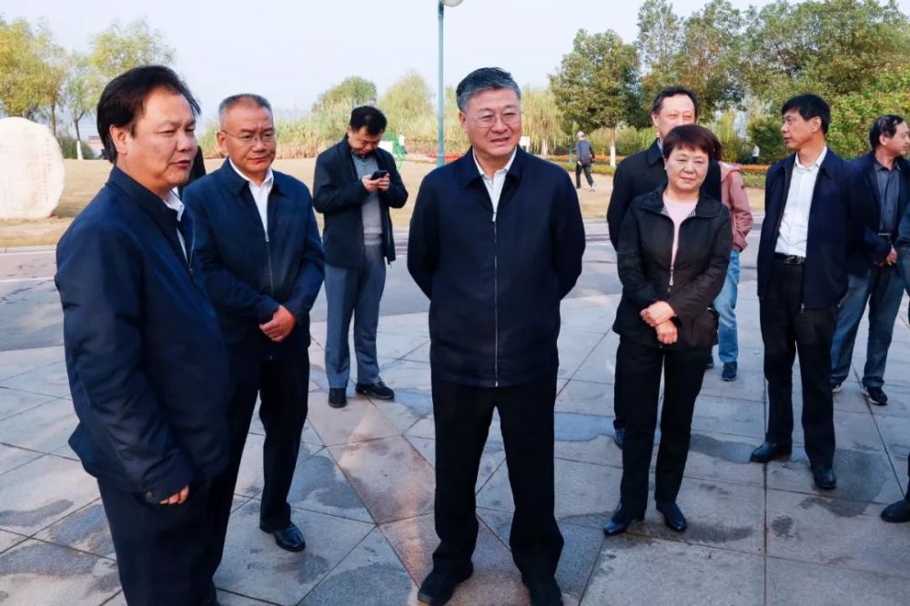 水利部河湖管理司司长祖雷鸣,副省长王翠凤,省水利厅负责人等陪同.
