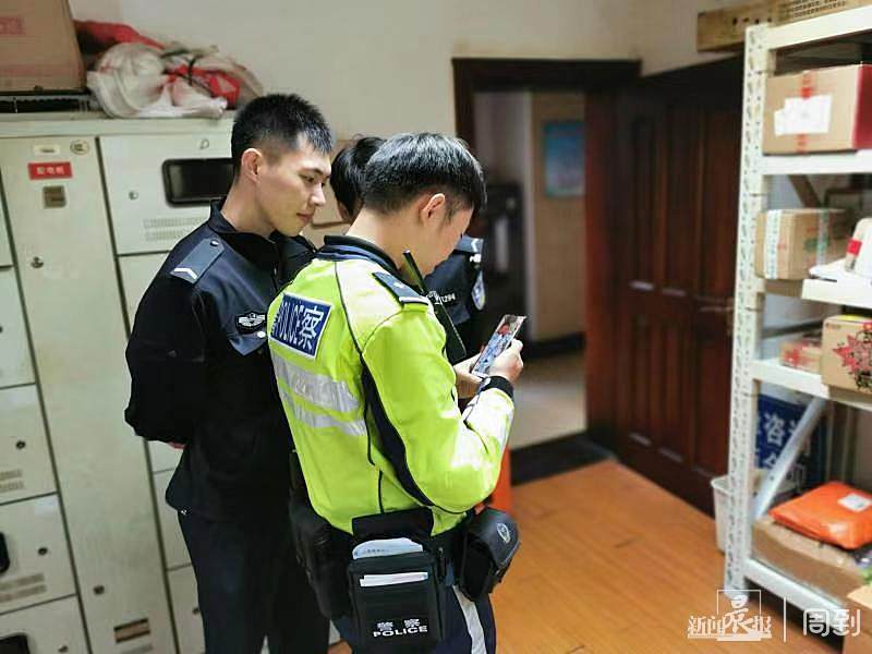 进博宝宝 出生 他抱了一整晚又回到工作岗位执勤 看点快报