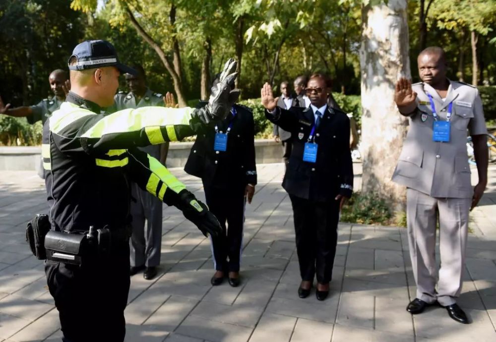 国际刑警组织西非地区中心局警务能力建设研修班到支队学习交流