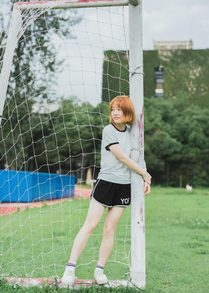 可爱的校园运动女孩儿,短发妹子清爽舒适