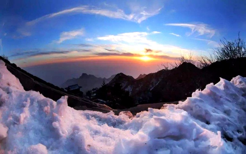 泰山风景图片,泰山日出美景,泰山彩石山峰,泰山云海雾景,泰山纸币风景