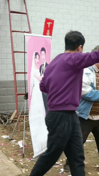 搞笑gif:这一巴掌,打的我猝不及防