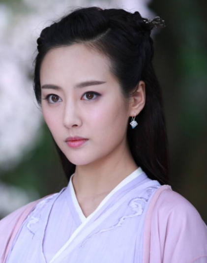 两人同演《花千骨》,如今糖宝红成二线女星,而她却变成这样