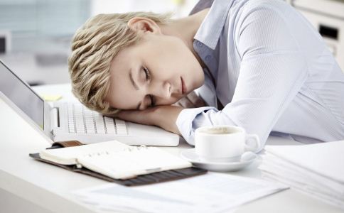 一,午睡的时长 许多人在午睡之后会发现脑袋昏昏沉沉的,效果甚至比