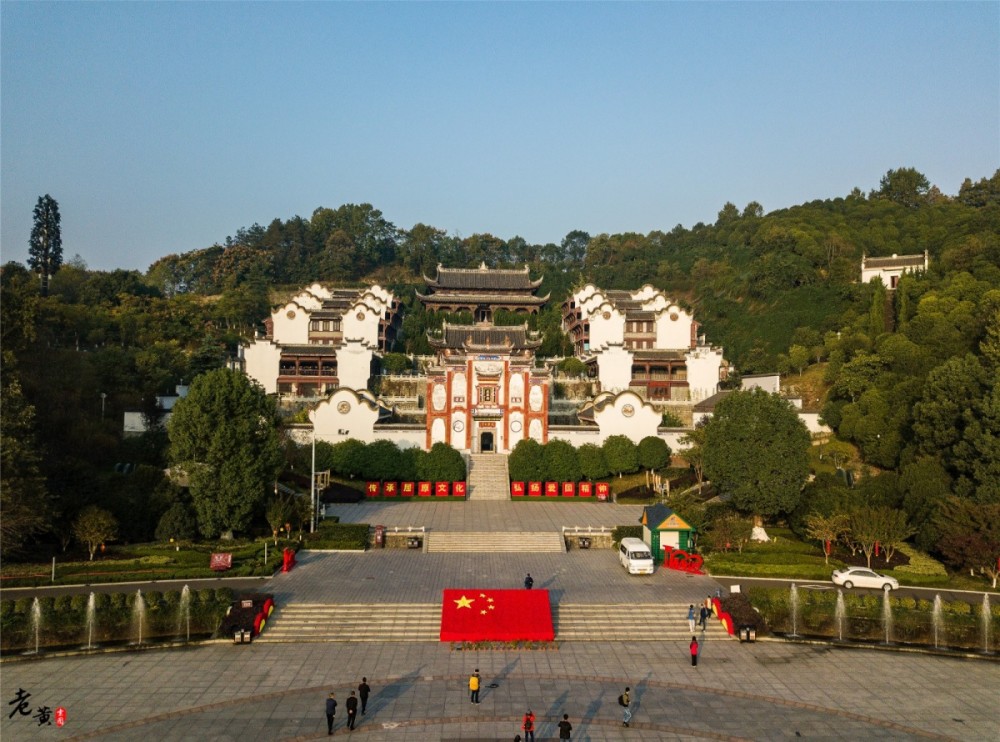 湖北宜昌秭归县屈原祠,明年迎来建祠1200周年.初建人竟大有来头