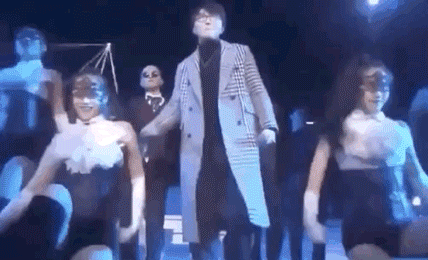 啊哈哈哈哈哈哈哈哈哈哈爱豆跳舞笑的我满地找头