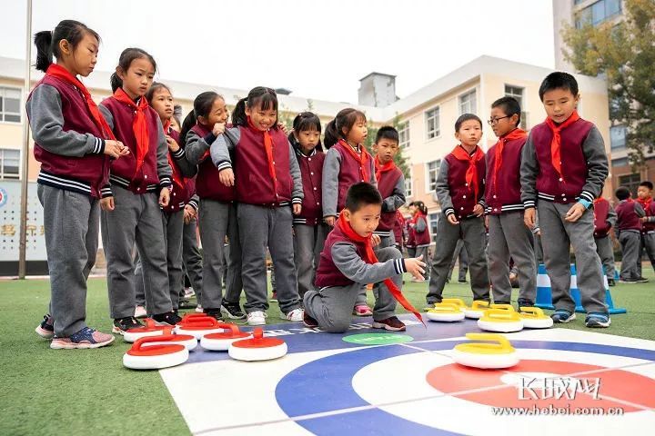 "11月6日,石家庄市范西路小学副校长胡昕波说.