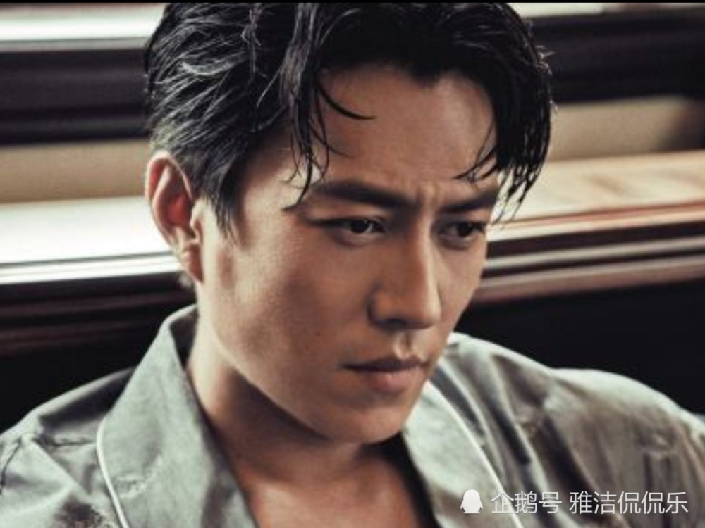 23岁才考上中戏的靳东,因何比别人起步晚呢?原来也是另有苦衷