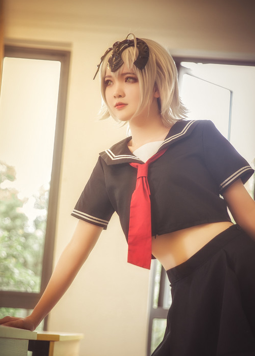 动漫cosplay,女孩扮演的贞德优雅迷人,身为同行只能羡慕