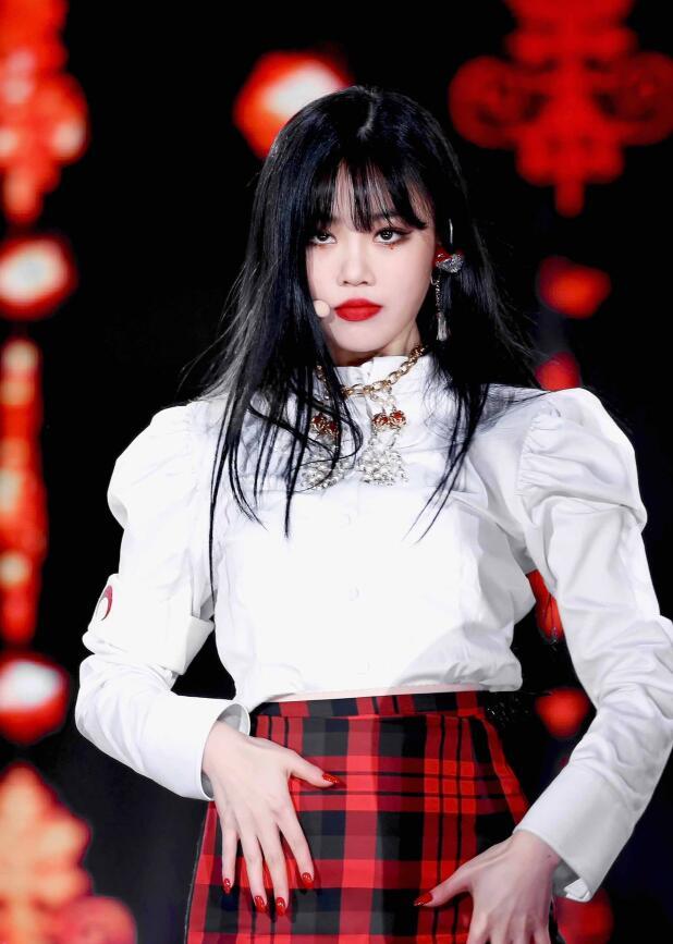 被称泫雅二代,眼睛自带勾魂技能,solo舞蹈拿下油管百万播放量