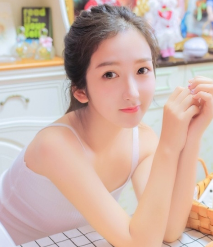 校花清新少女,吃早餐慵懒可爱