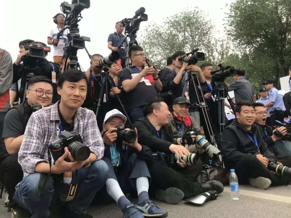 今天,我们把镜头对准记者和小编,让融媒体中心的新闻工作者当一回