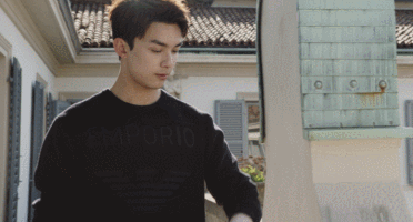 尤其是当弟弟戴上手表,苏感更是达到了极致.