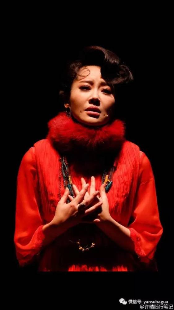 许晴48岁素颜亮相,她还晒了全家基因