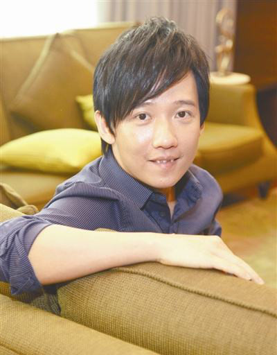 43岁阿牛近照曝光,与53岁任贤齐时隔19年再合唱,保养良好似小伙