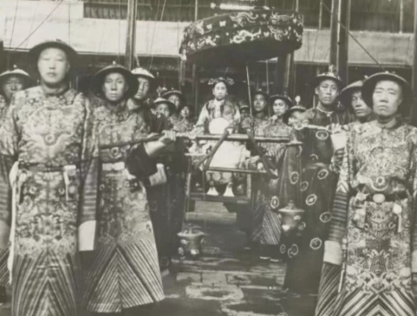 罕见老相册:坐在凤辇上的慈禧太后,年少时的溥仪登基