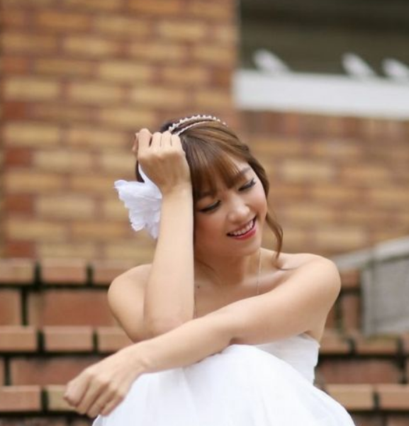 韩国清纯美女李恩慧,唯美白色婚纱照非常迷人