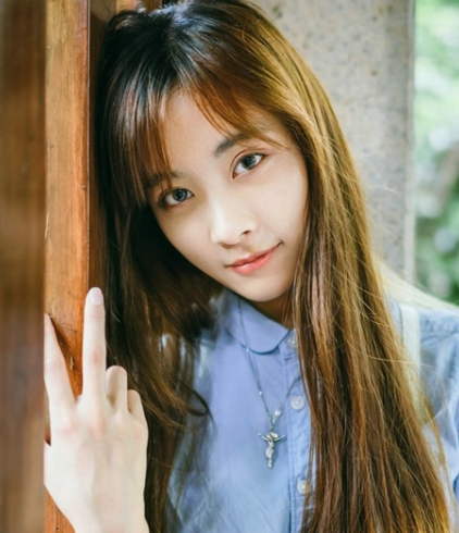 素颜清纯美女迷人,娇巧甜美可爱写真