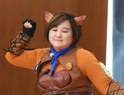 明星cosplay,cos 旗袍 洛天依 明星cos王者荣耀有多像?杨超越露娜到位,看到妲己,网友:带的肉铭文吧