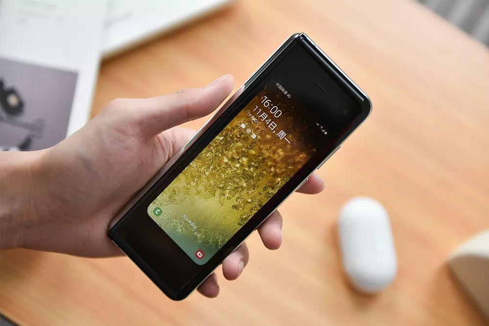 三星galaxy fold,galaxy fold,智能终端,折叠屏,包装盒,智能手机