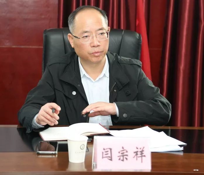 座谈会上,陶卫东汇报了忠县教育改革发展情况.