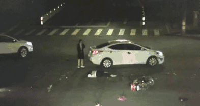 女司机吓得直跺脚!