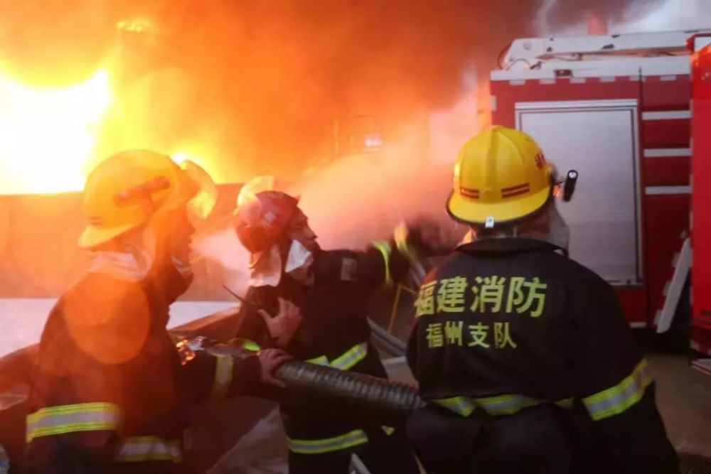 消防救援队员!