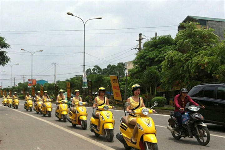 越南街头的小黄摩托,是共享摩托车?还是送外卖的出国开分店了?