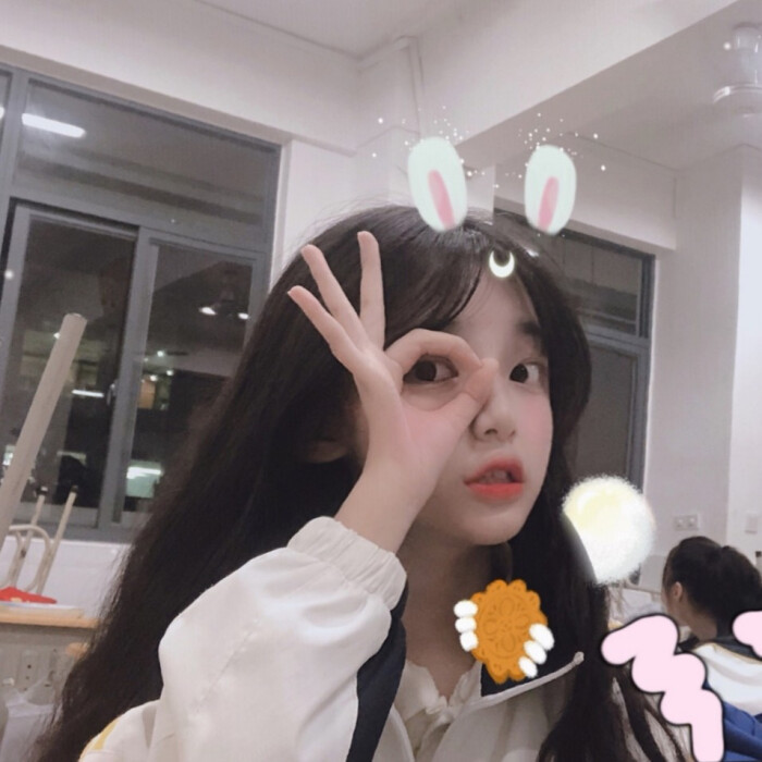 超火·小清新·女生头像:悄悄问天上的神仙,或许我今年有机会谈场恋爱