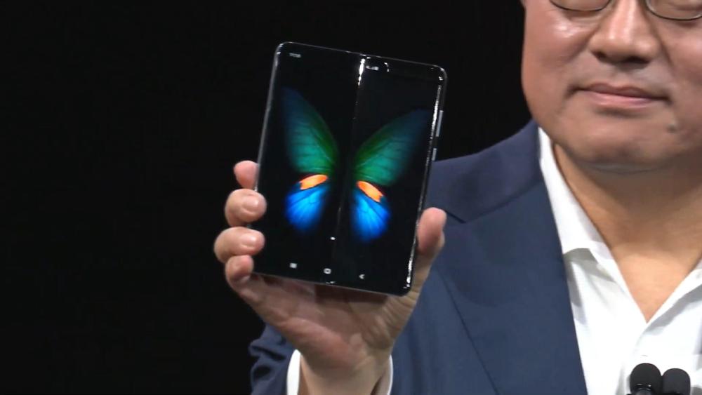 三星首战告捷,首款折叠屏galaxyfold2