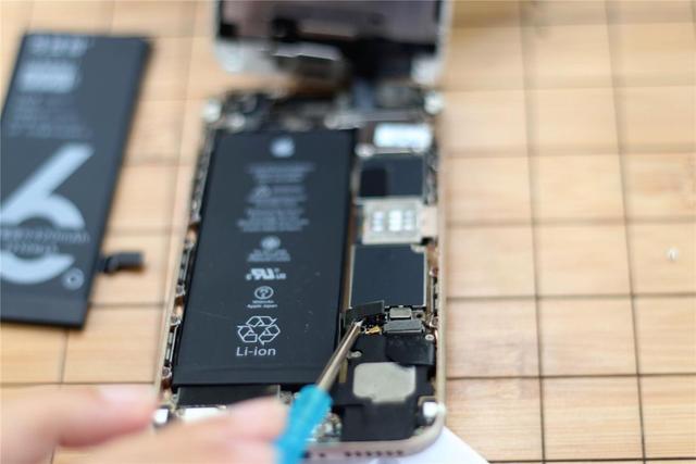 给虚标电池iphone 6换了这块电池,又满血复活了