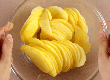 土豆片这么做,开胃爽口!最少再来两碗大米饭!