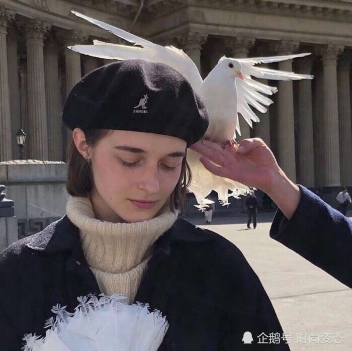 欧美风微丧女生头像:不敢正眼看你,因为怕每一眼都是表白