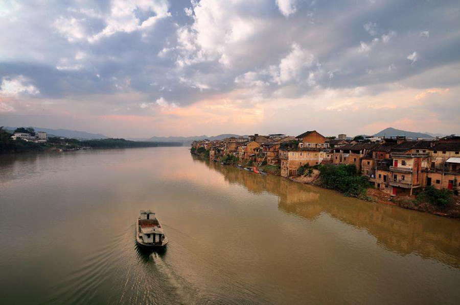 广东梅州梅县区面积最大的镇,是梅县唯一的国家历史文化名镇