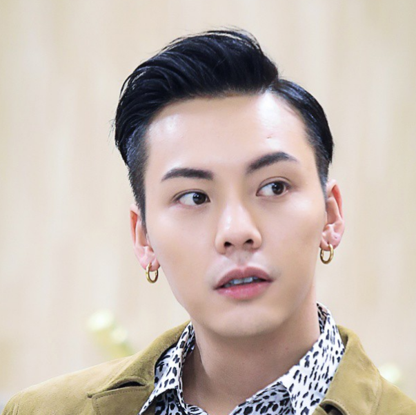偶像男星陈伟霆,迷人笑容帅气写真鉴赏