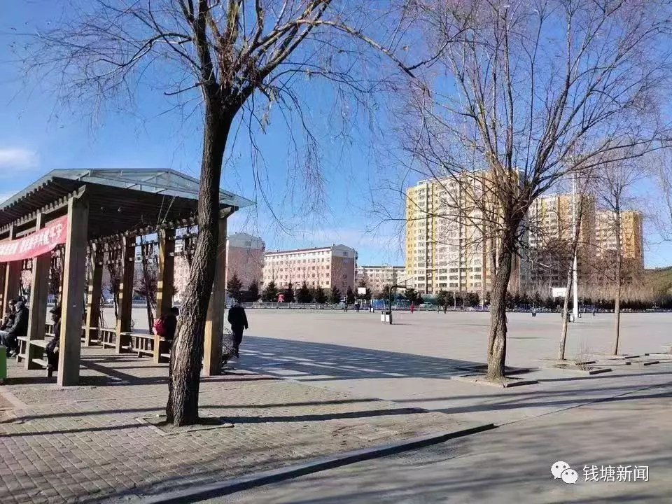 8万元在黑龙江鹤岗市买了一套77平米的两室一厅.