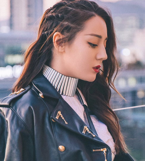 迪丽热巴酷美皮衣高清壁纸,美轮美奂,仙气满满