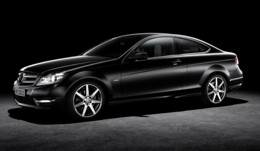 黑色奔驰新款c级coupe.