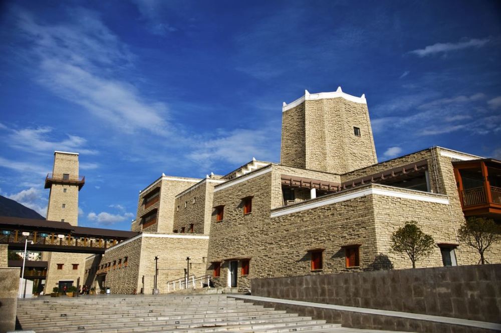 羌城旅游区 绵阳市北川羌城旅游区位于四川盆地西北部北川羌族自治县