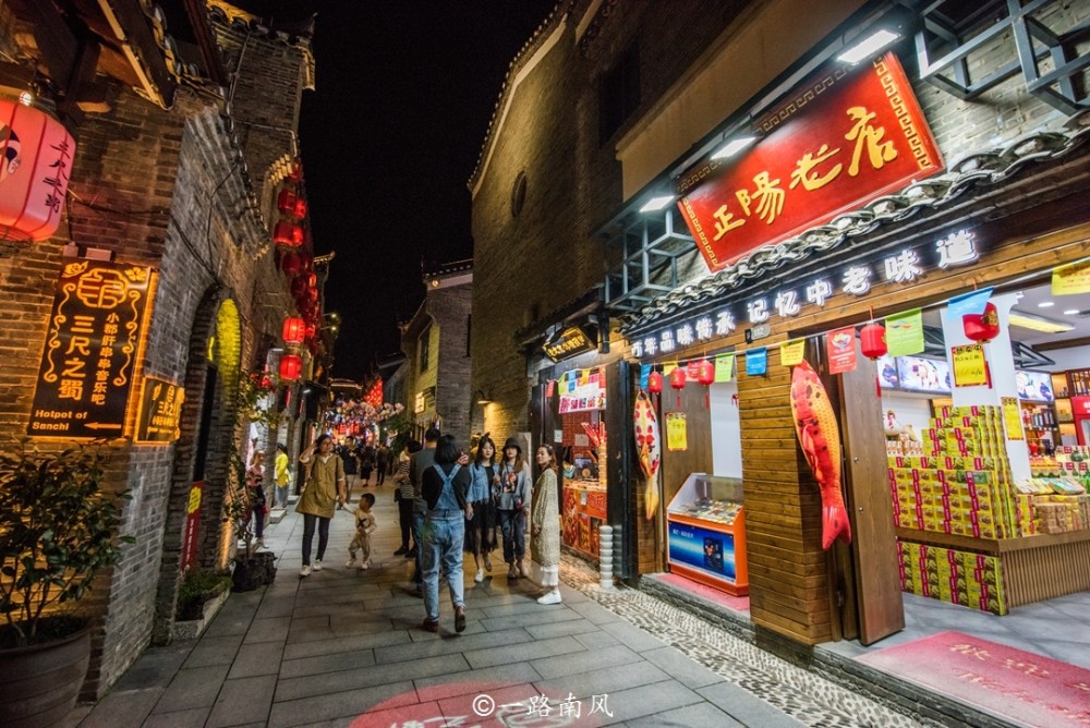 广西最热闹的步行街,位于桂林,感觉就像清末民初电影片场!