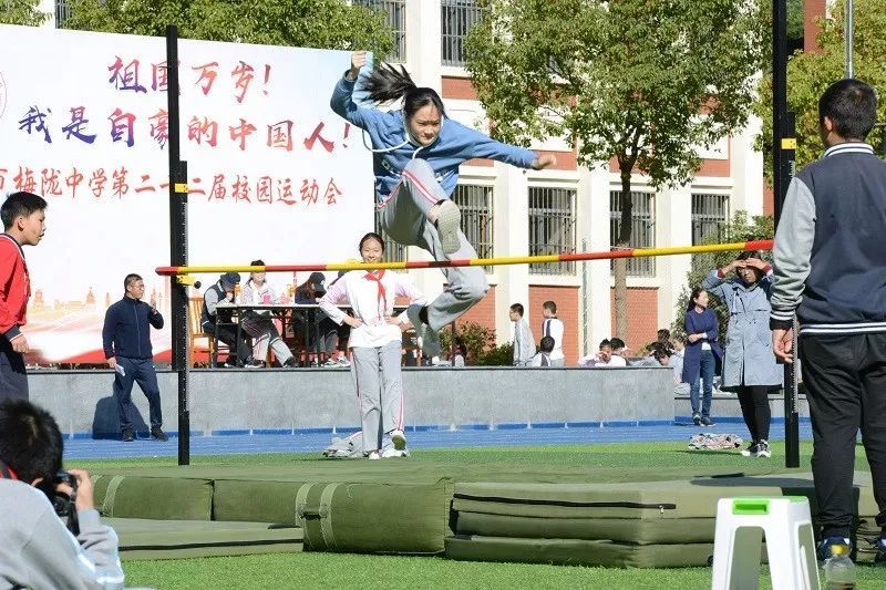 驰骋绿茵 激扬少年——上海市梅陇中学第22届校园运动